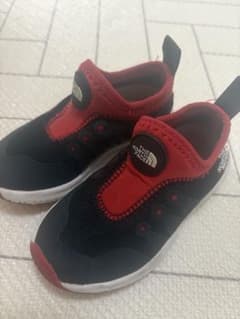 THE NORTH FACE スニーカー ブラック/レッド