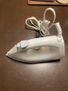 ホワイト アイロン スチーム機能付き