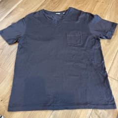 EDIFIBE ダークグレー Vネック Tシャツ ポケット付き メンズ　夏物のサムネイル