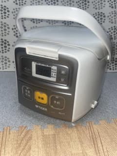 21年製　TIGER 炊きたて　JAI-R1 炊飯器 ホワイト　3合のサムネイル