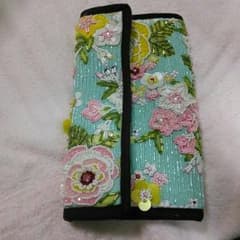 ビーズ刺繍ポーチのサムネイル