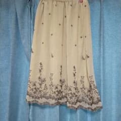 Chou Chou 刺繍入りフレアスカート Mのサムネイル