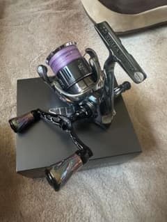 シマノ　22ステラC3000SDHHG MAD CROW LIVRE カスタム 22ステラC3000SDHHG スクイッドマニア MADCROWカスタム - メルカリ