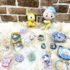 TinyTAN BT21 정리 판매 봉제 인형. 작은 접시. 열쇠 고리. 캔 배지