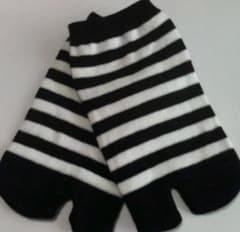 新品3足セット⭐︎タビックス　足袋靴下　子供用　靴下　キッズ　子供　ボーダーのサムネイル