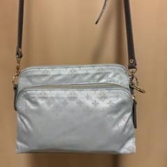 ラシットトリプルポケットショルダーバッグ美品のサムネイル