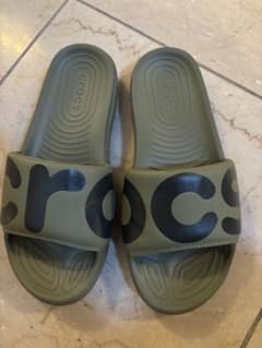 希少デザインcrocs サンダル オリーブのサムネイル