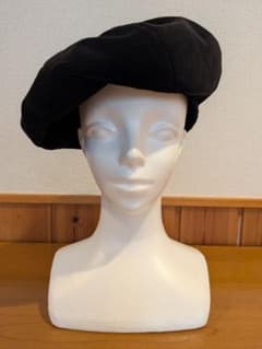 【美品】ベロア素材 黒 ベレー帽 ブラック 秋冬 帽子 ステッチ デザインのサムネイル