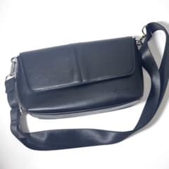【美品】tk.TAKEO KIKUCHI フラップミニショルダーバッグ ブラックのサムネイル