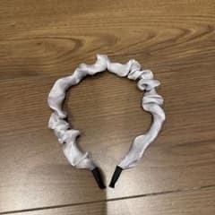 光沢感のあるギャザーカチューシャのサムネイル