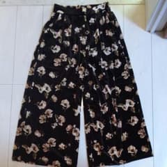 『お値下げ』花柄ベロア風ガウチョパンツ Lのサムネイル