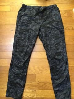 【最終価格】ユニクロ ウォームパンツ 裏フリース  黒迷彩 カモフラ Mのサムネイル