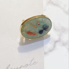 金魚の帯留め｜水面ゆらめく池モチーフ｜レジン和小物のサムネイル