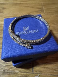 C*☆様 Swarovski 美品✨バングル　箱付きのサムネイル