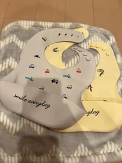 【美品】幼児用食事シリコンスタイ　2枚セットのサムネイル