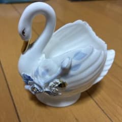 ビンテージ　マルリMaruri ボーンチャイナバラを咥えた美しい白鳥オブジェ MARURI BONE CHINA SWAN マルリ ボーンチャイナ スワン - メルカリ