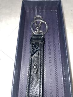 AutoV 様専用Prada サフィアーノレザーキーチェーン - メルカリ