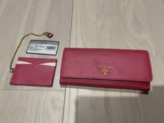 PRADA 長財布 サフィアーノ ピンク チェーン付きカードケースのサムネイル