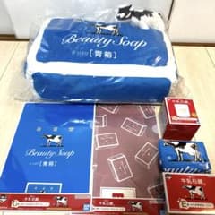 牛乳石鹸　一番くじ　クッション　5点セットのサムネイル