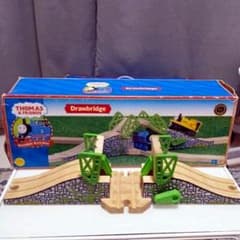ラーニングカーブ製のトーマスTHOMAS木製レールシリーズの跳ね橋のサムネイル
