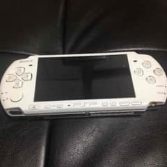 『送料込み』PSP 3000型 メモリー カセット1つ カバー 充電器ないですのサムネイル