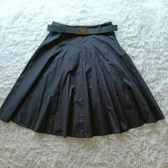 プラダ ロゴ刻印バックルベルト付き フレアスカート Aライン 42 プラダ ロゴ刻印バックルベルト付き フレアスカート Aライン 42