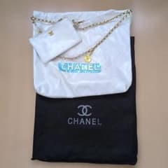 CHANEL ホワイト キルティングトートバッグ - メルカリ
