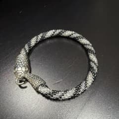 ビーズクロッシェ　ブレスレット　ハンドメイド　ブラック&シルバーのサムネイル