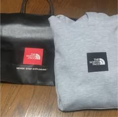 ノースフェイス 直営店限定パーカーのサムネイル