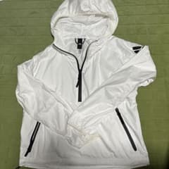 adidasのサムネイル