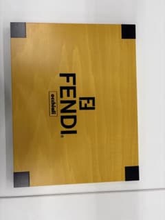 FENDI 木製ディスプレイボードのサムネイル