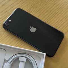 iPhone SE 第2世代 (SE2) ブラック 128 GB SIMフリーのサムネイル