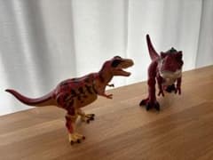 恐竜 変形ロボット＆吼える恐竜フィギュア 2体セットのサムネイル