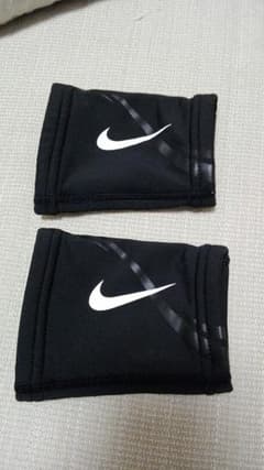 半額以上値段攻めて見ました！NIKE リストバン定価2000円新品未使用のサムネイル