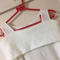 肩出しニットのサムネイル