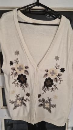 Samansa Mos2 花柄刺繍ニットベストのサムネイル
