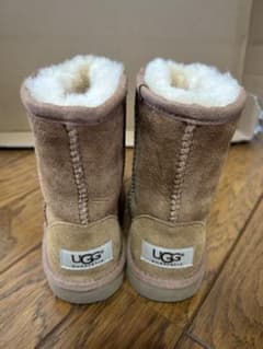 UGG キッズ ベージュショートブーツ 16センチのサムネイル