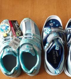 メッシュスニーカーとサンダルスニーカーのサムネイル