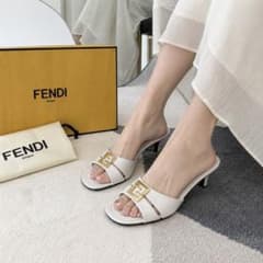 新品未使用 FENDI フェンディ ズッカプレート サンダル 箱・保存袋付き 
