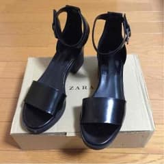 ZARA バックル付きサンダルのサムネイル