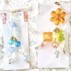 【ハンドメイド】ビーズキーホルダー　寒色系　暖色系　2個セットのサムネイル