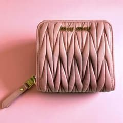 miumiu ミュウミュウ 二つ折り財布 マテラッセ ロゴ ゴールド金具