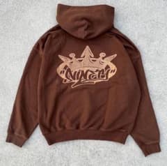 9090 キングロゴ　ラインストーン　パーカー　ブラウン 9090 キングロゴ パーカー Pigment Brown - メルカリ