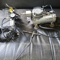 ミニエアーコンプレッサーのサムネイル