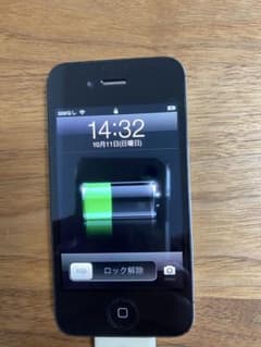 iPhone4s 32GB ブラック　ケーブル付きのサムネイル