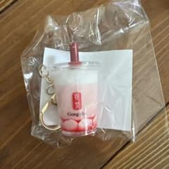 お値下げ！！ゴンチャ　いちご杏仁ミルクティーのキーホルダーのサムネイル