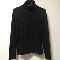 ユニクロ タートルネック カットソー ②のサムネイル