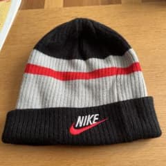 Nike ストライプニット帽 黒・赤・灰色56 - メルカリ