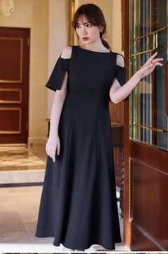 Adelaide Slit Sleeve Belted Dress - メルカリ