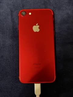 Apple iPhone 7 (赤) 128GBのサムネイル